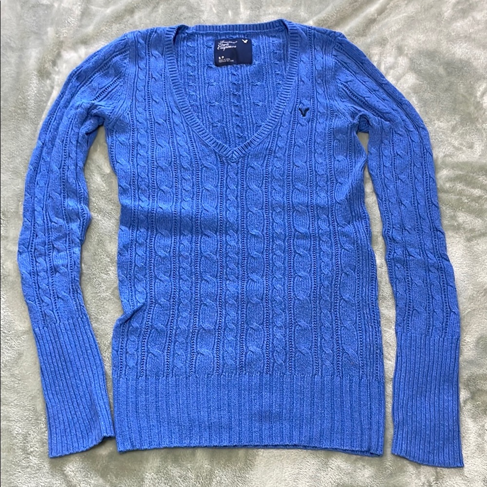 American Eagle blue cable knit v-neck sweater Small - sold